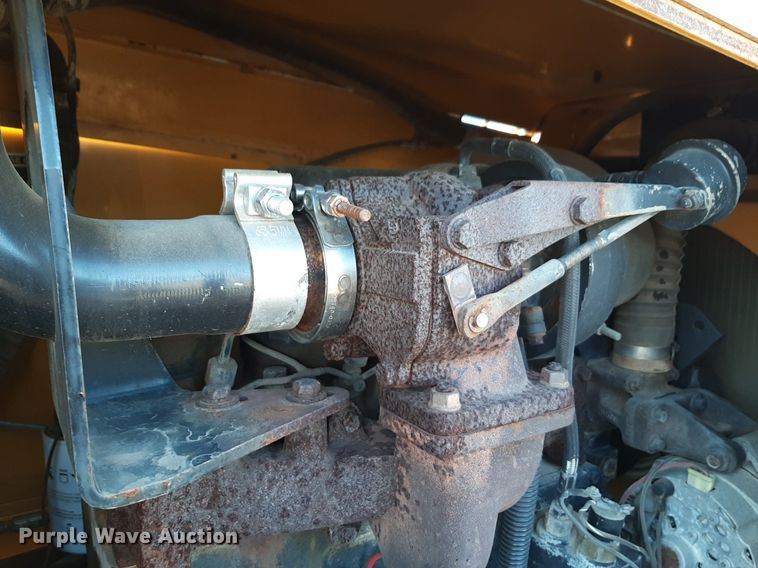 image for item DV9847 2000 Vermeer V8550A vibratory cable plow