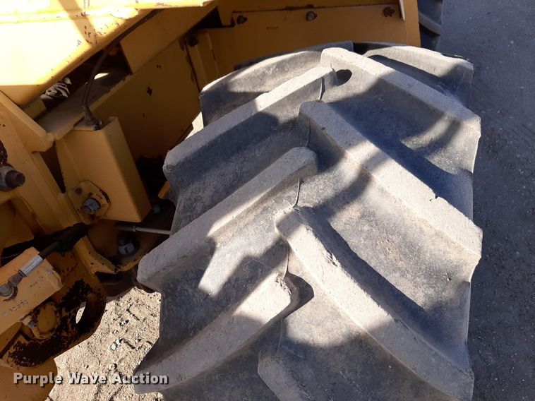 image for item DV9847 2000 Vermeer V8550A vibratory cable plow