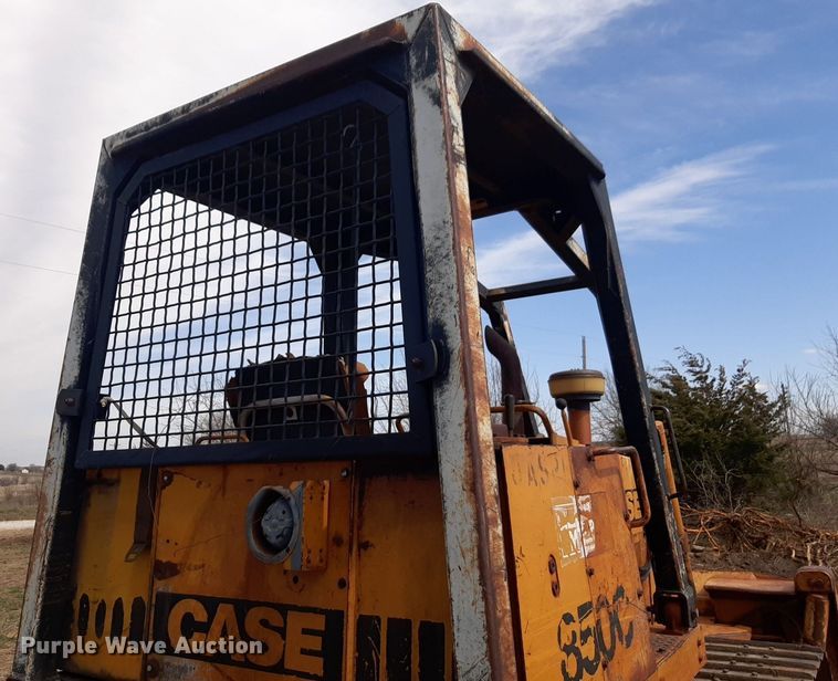image for item DV9910 1982 Case 850C dozer