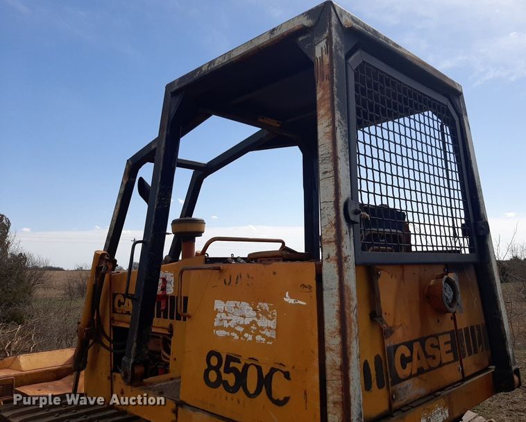 image for item DV9910 1982 Case 850C dozer
