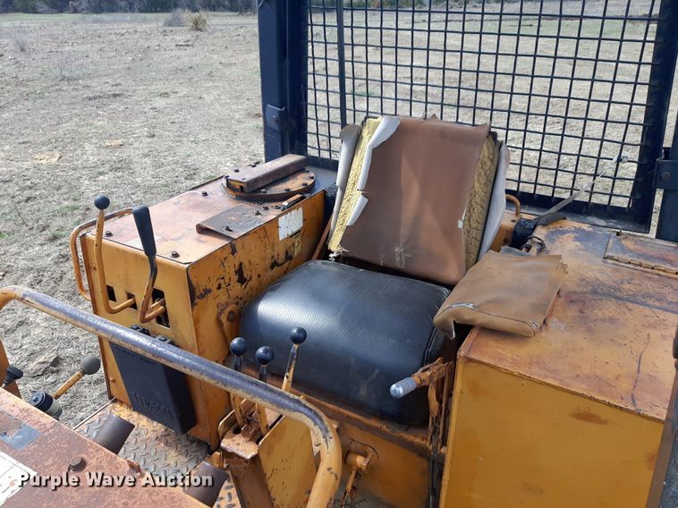 image for item DV9910 1982 Case 850C dozer