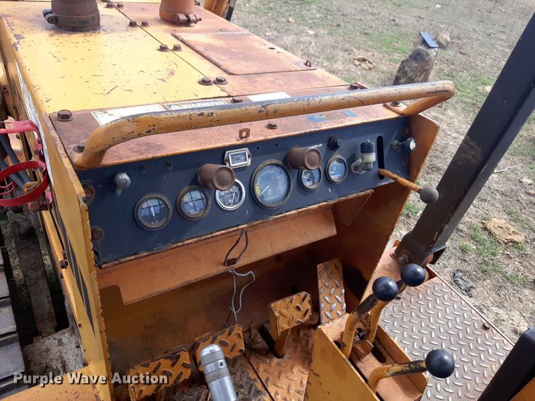 image for item DV9910 1982 Case 850C dozer