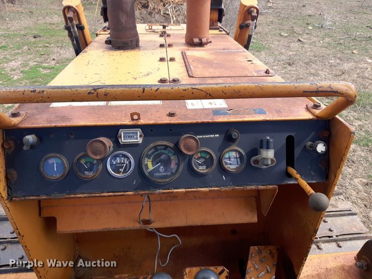 image for item DV9910 1982 Case 850C dozer