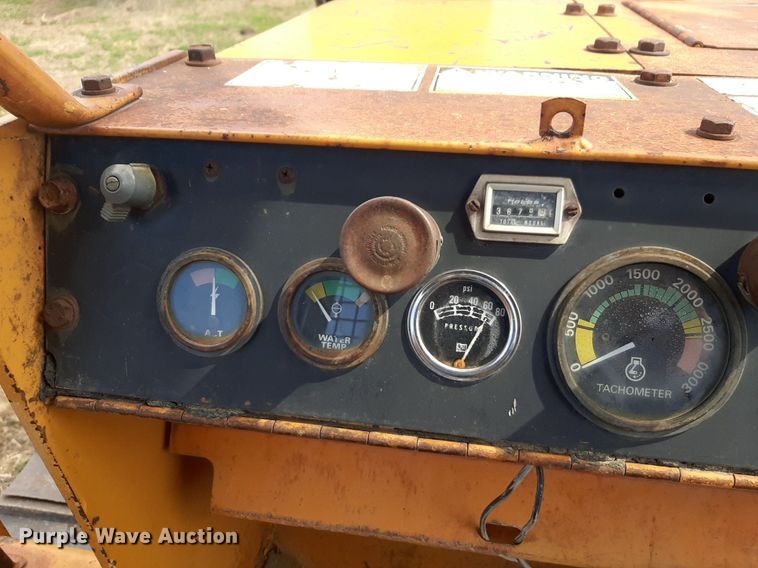 image for item DV9910 1982 Case 850C dozer