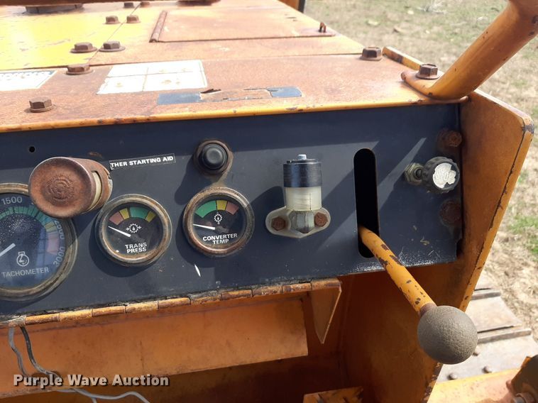 image for item DV9910 1982 Case 850C dozer