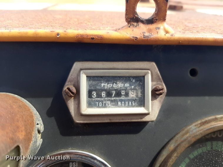 image for item DV9910 1982 Case 850C dozer