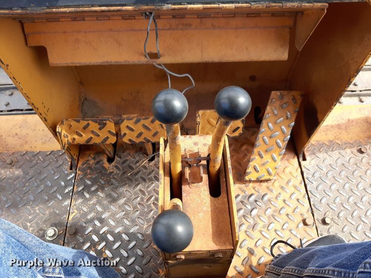 image for item DV9910 1982 Case 850C dozer