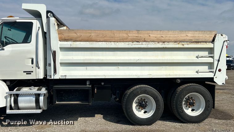 image for item EG1241 2007 Sterling L-Line dump truck