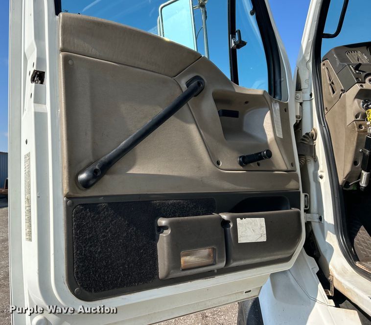 image for item EG1241 2007 Sterling L-Line dump truck