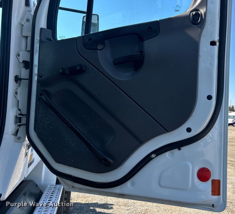 image for item EG1274 2012 Freightliner  M2 Business Class crane truck