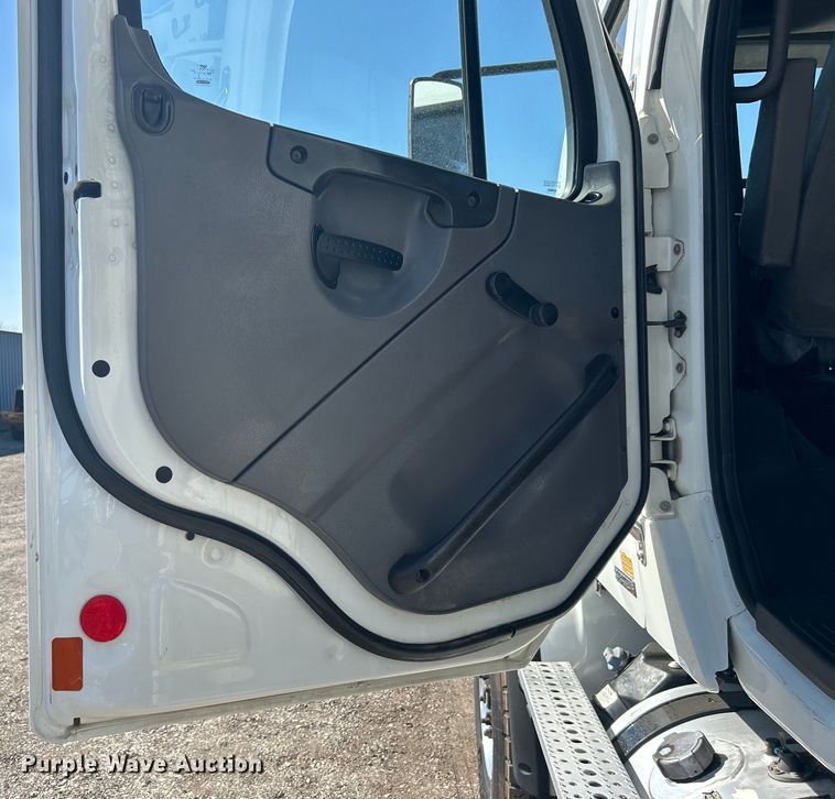 image for item EG1274 2012 Freightliner  M2 Business Class crane truck