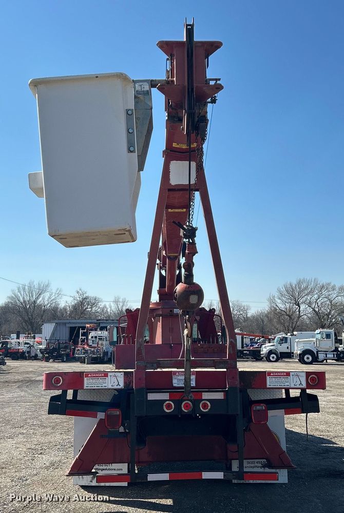 image for item EG1275 2003 Ford F750 Super Duty crane truck