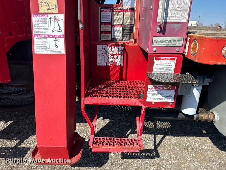 image for item EG1275 2003 Ford F750 Super Duty crane truck