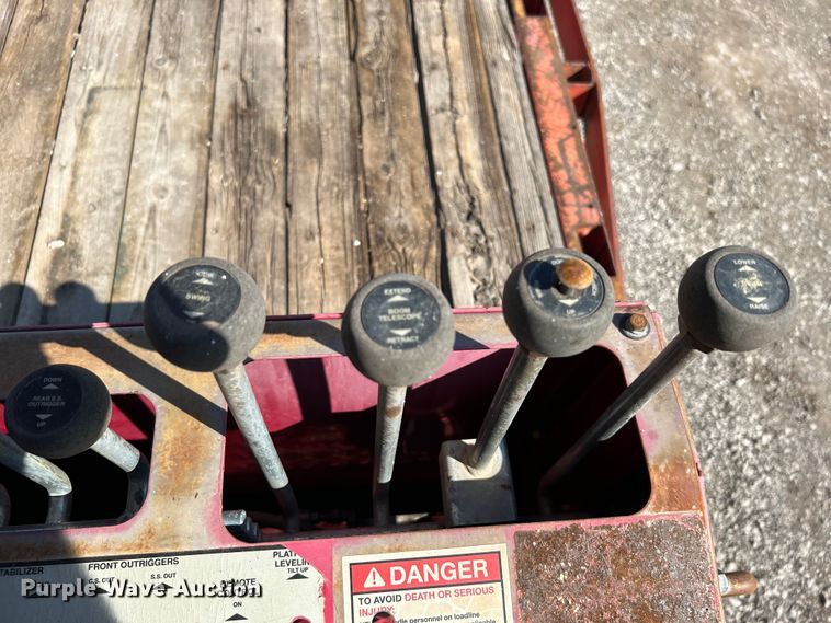 image for item EG1275 2003 Ford F750 Super Duty crane truck