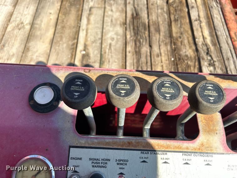 image for item EG1275 2003 Ford F750 Super Duty crane truck