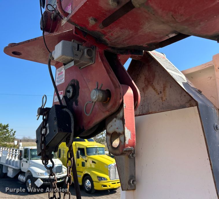 image for item EG1275 2003 Ford F750 Super Duty crane truck