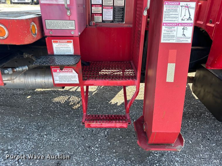 image for item EG1275 2003 Ford F750 Super Duty crane truck