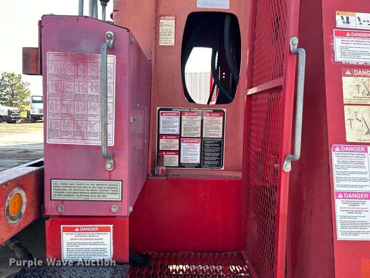 image for item EG1275 2003 Ford F750 Super Duty crane truck