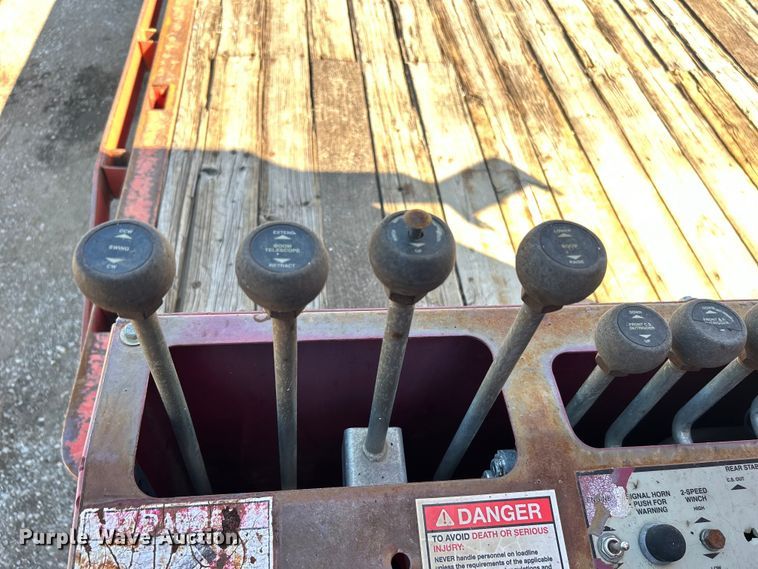 image for item EG1275 2003 Ford F750 Super Duty crane truck