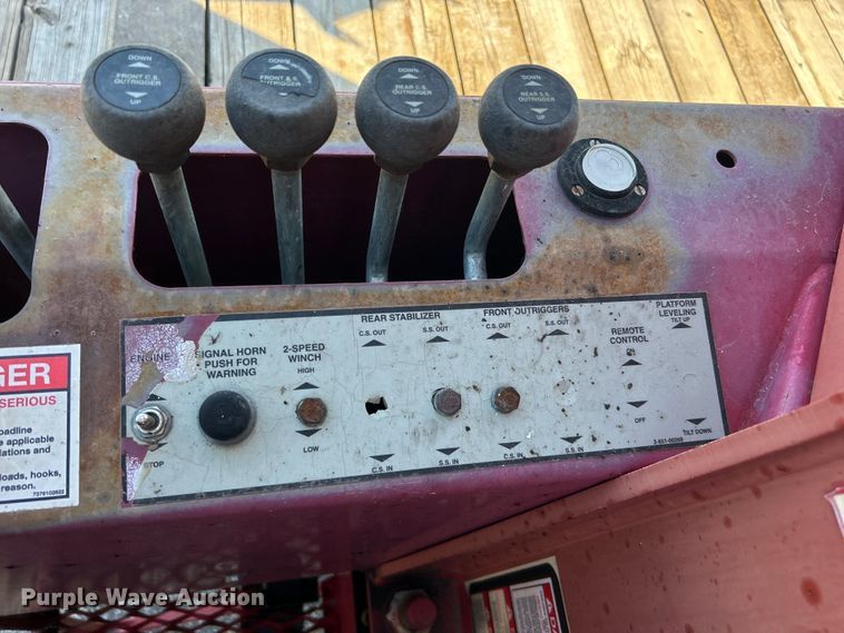 image for item EG1275 2003 Ford F750 Super Duty crane truck