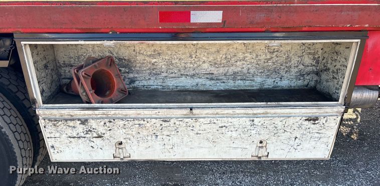 image for item EG1275 2003 Ford F750 Super Duty crane truck