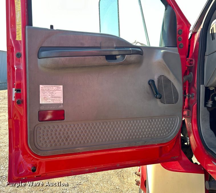 image for item EG1275 2003 Ford F750 Super Duty crane truck