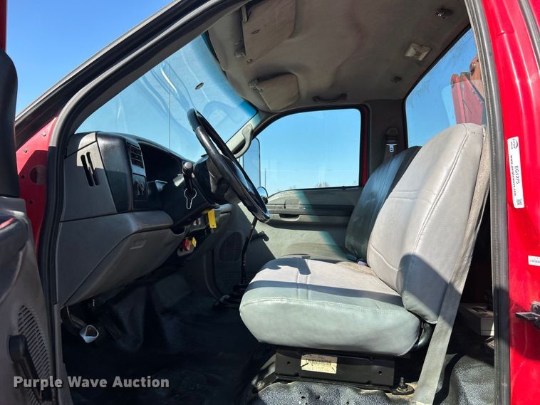 image for item EG1275 2003 Ford F750 Super Duty crane truck