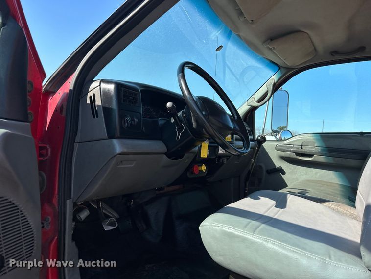 image for item EG1275 2003 Ford F750 Super Duty crane truck