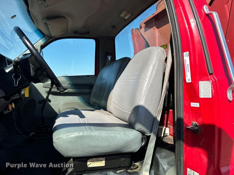 image for item EG1275 2003 Ford F750 Super Duty crane truck