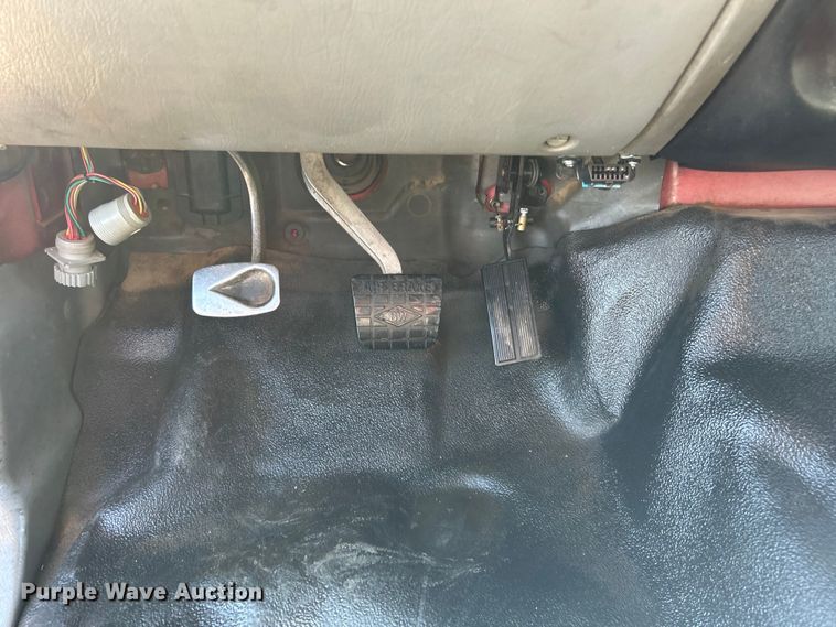 image for item EG1275 2003 Ford F750 Super Duty crane truck