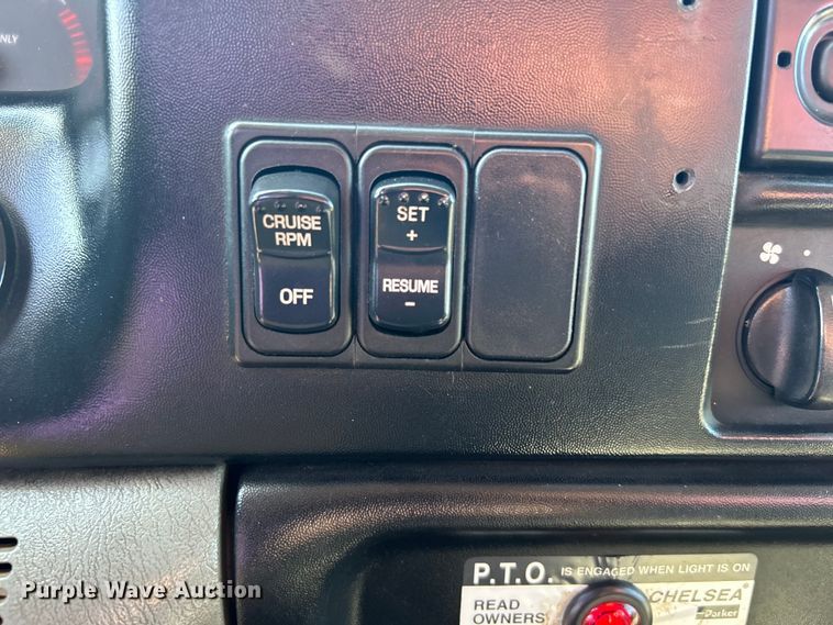 image for item EG1275 2003 Ford F750 Super Duty crane truck