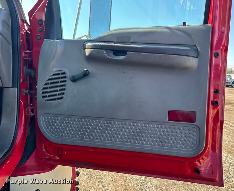 image for item EG1275 2003 Ford F750 Super Duty crane truck