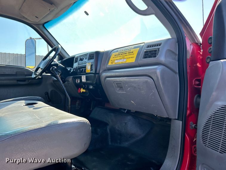 image for item EG1275 2003 Ford F750 Super Duty crane truck