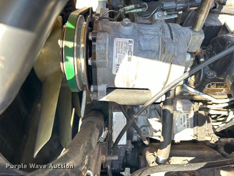 image for item EG1275 2003 Ford F750 Super Duty crane truck