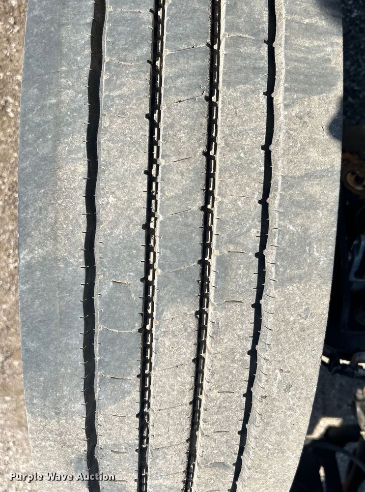 image for item EG1275 2003 Ford F750 Super Duty crane truck