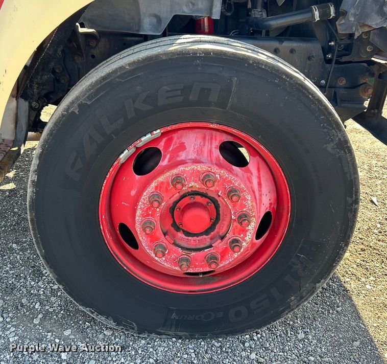 image for item EG1275 2003 Ford F750 Super Duty crane truck