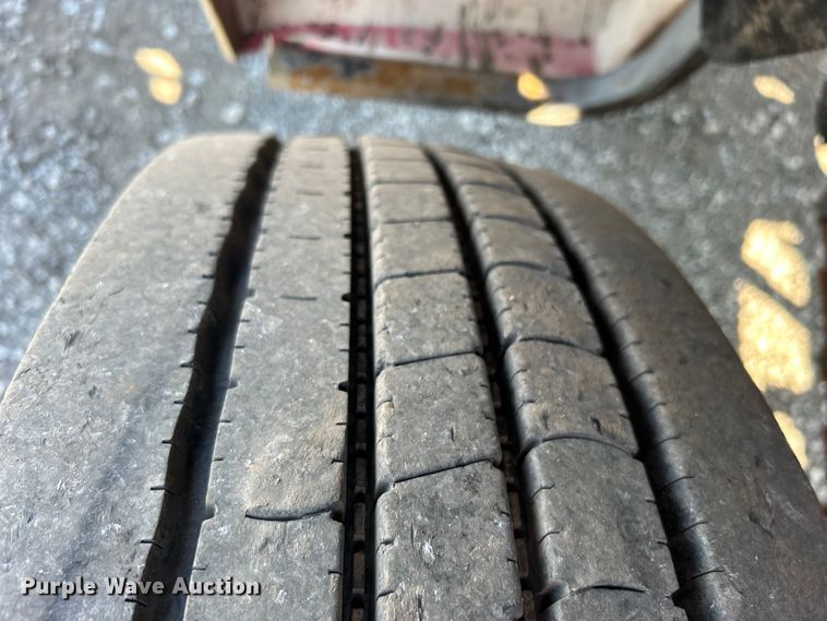 image for item EG1275 2003 Ford F750 Super Duty crane truck