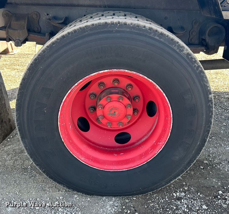 image for item EG1275 2003 Ford F750 Super Duty crane truck