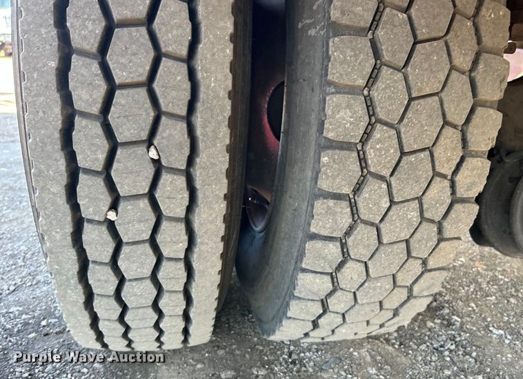 image for item EG1275 2003 Ford F750 Super Duty crane truck