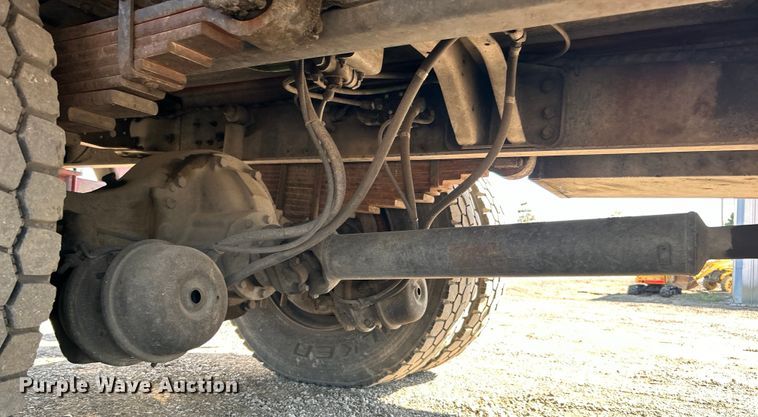 image for item EG1275 2003 Ford F750 Super Duty crane truck