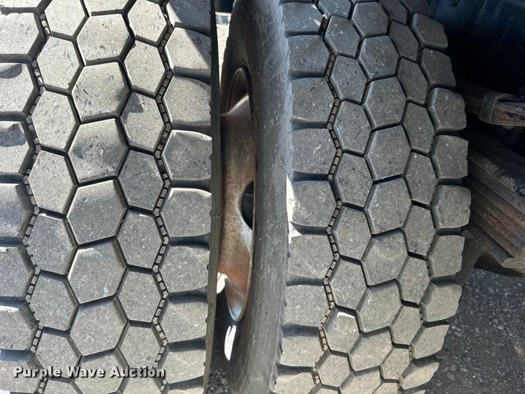 image for item EG1275 2003 Ford F750 Super Duty crane truck