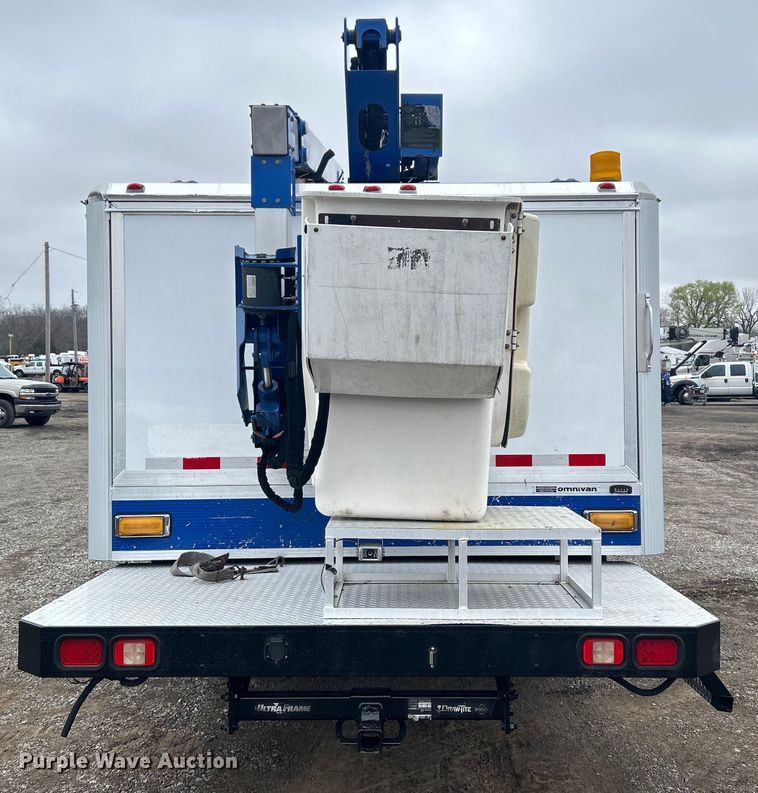 image for item EG1292 2015 Dodge Ram 5500 HD bucket truck