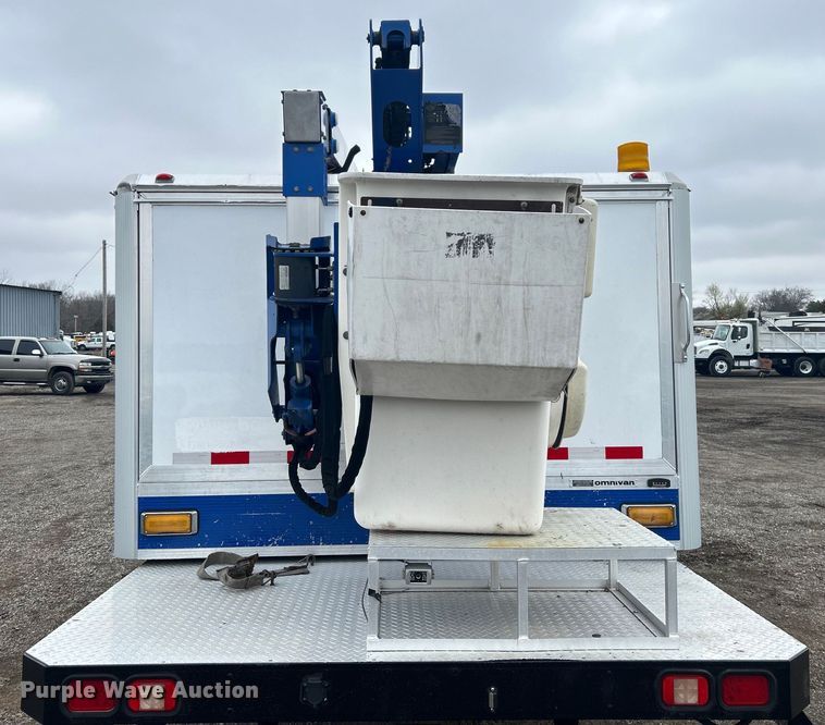 image for item EG1292 2015 Dodge Ram 5500 HD bucket truck