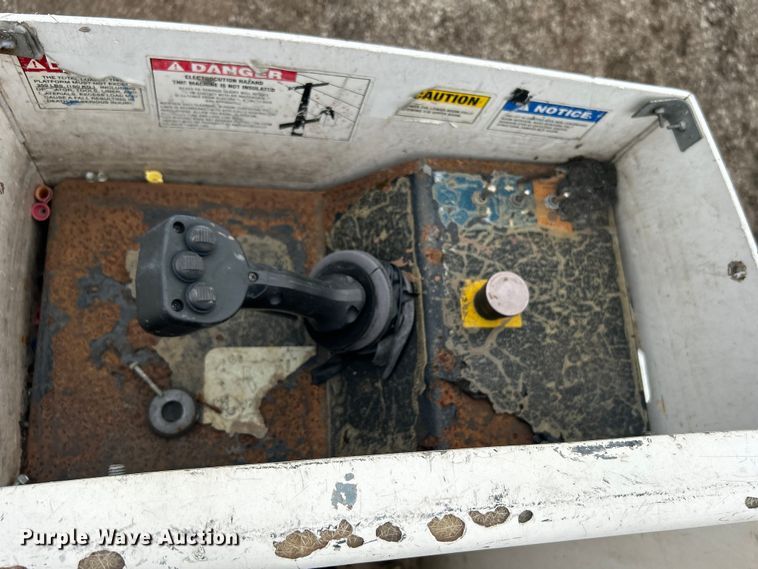 image for item EG1292 2015 Dodge Ram 5500 HD bucket truck