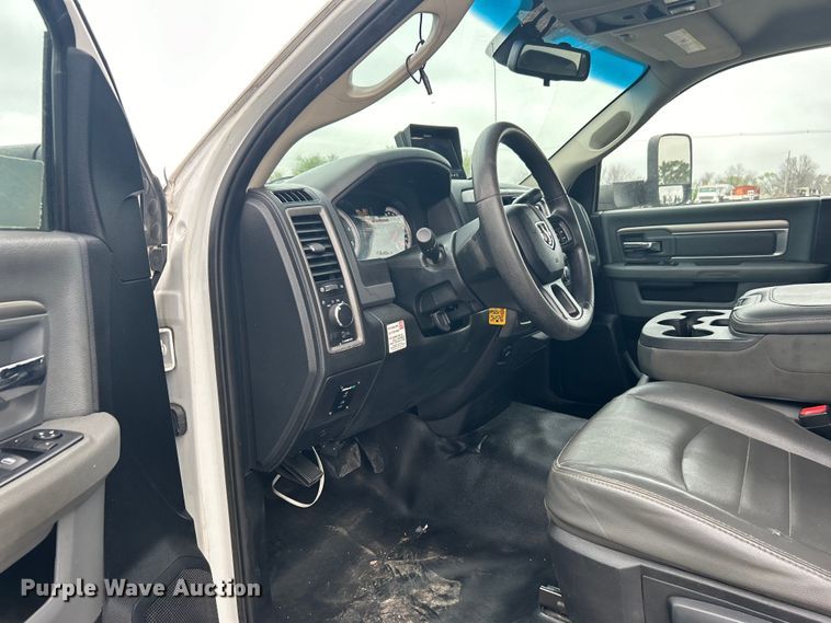 image for item EG1292 2015 Dodge Ram 5500 HD bucket truck