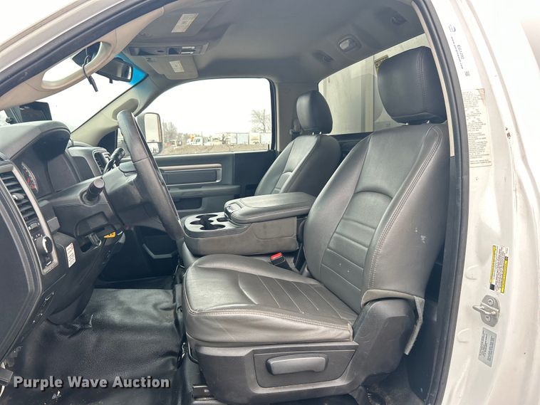 image for item EG1292 2015 Dodge Ram 5500 HD bucket truck