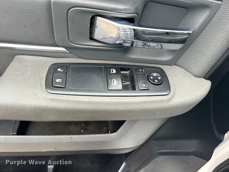 image for item EG1292 2015 Dodge Ram 5500 HD bucket truck