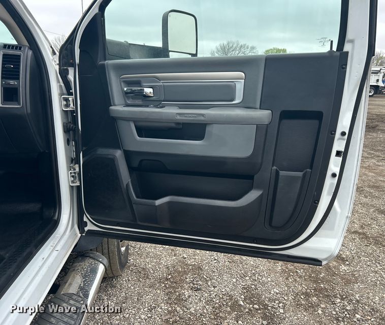 image for item EG1292 2015 Dodge Ram 5500 HD bucket truck