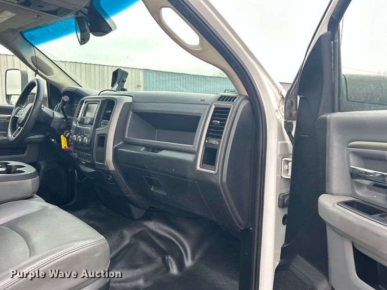 image for item EG1292 2015 Dodge Ram 5500 HD bucket truck