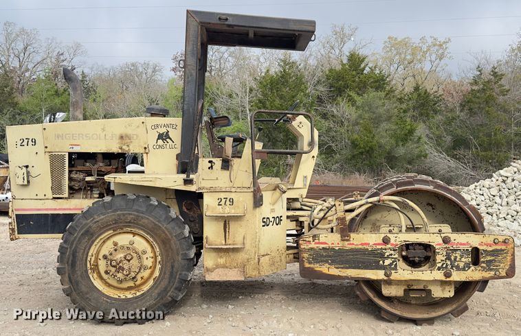 image for item EH3846 1992 Ingersoll Rand SD70F single drum vibratory roller